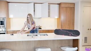 Stepmom Helps Me Loosen up - S8:e9 - Brattymilf