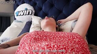 "My God, are you so brave!?"I plucked up the courage and touched my best friend's mom's pussy.