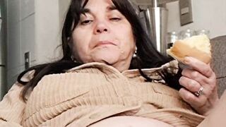 Fucking eating and caressing my vagina, how delicious