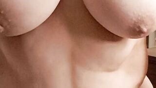 Momny rubs her pussy on the tip to feel orgasm