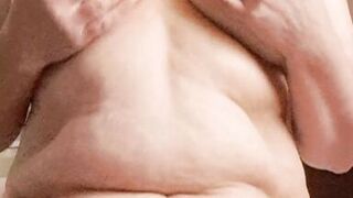 Momny rubs her pussy on the tip to feel orgasm