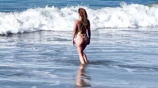 5 Minutes of Hot MILF - 15 image