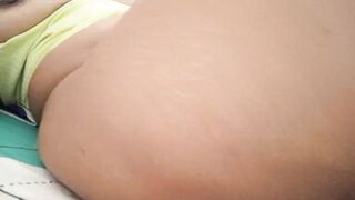 THE SCHOOLGIRL GETS UP AND MASTURBATES WITH HER PUSSY ALREADY WET AND WITH MULTIPLE ORGASMS