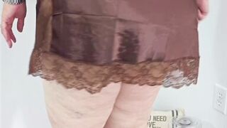 Big booty mature granny showing her big phat pawg ass and chubby pussy close up - hijab Bbw SSBBW amateur milf creampie - nut - 7 image