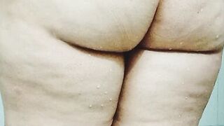 I open my pussy for you to lick it