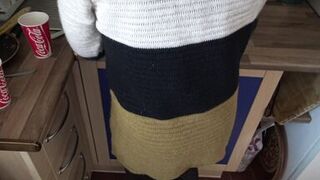 perverted stepson begged me to see me piss from my hairy pussy