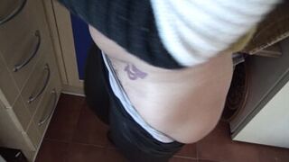 perverted stepson begged me to see me piss from my hairy pussy