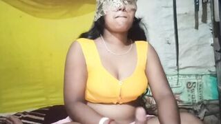 Desi bhabhi ne mere ling se pani nikal waa di ling ke pyasi bhabhi