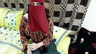 Desi Stepmom in Hijaab Playing With Cucumber