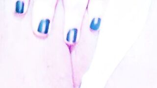 Masturbating my pussy nicely on webcam