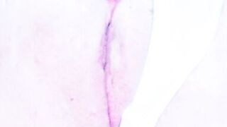 Masturbating my pussy nicely on webcam