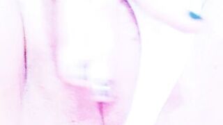 Masturbating my pussy nicely on webcam