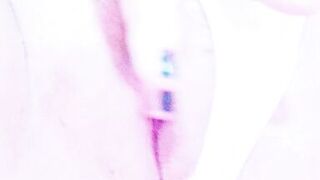 Masturbating my pussy nicely on webcam