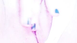 Masturbating my pussy nicely on webcam