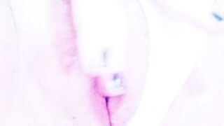 Masturbating my pussy nicely on webcam