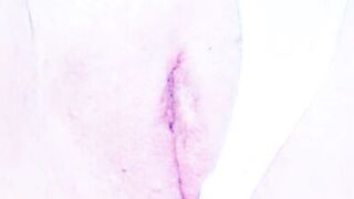 Masturbating my pussy nicely on webcam