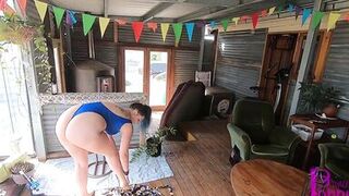 Hot MILF Poppy Blows the Pool Boy