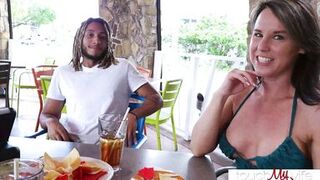 Horny Wifey Gets Wet Over Hung Black Bartender