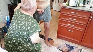 Stepmom makes a deep blowjob jerks off a dick to a cumshot