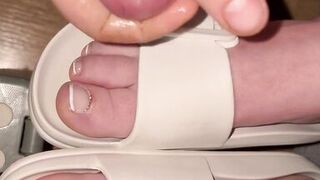 Feetlover cum on feet