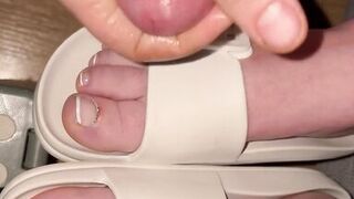 Feetlover cum on feet