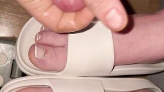 Feetlover cum on feet