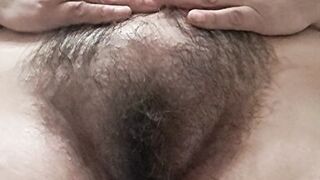 Mature milf creams her hairy pussy