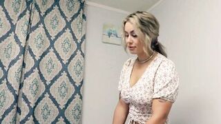 Sharing a Bed With My Hot Step-Mom - 4 image