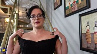 Classy Jenny loves getting kinky in roaring 20's style