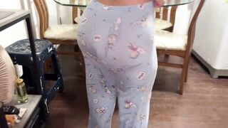 Mother-in-law shows off BIG ASS to son-in-law who ends up fucking her - 5 image