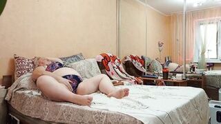 Mother-in-law masturbates her meaty pussy in the evenings and rubs her big tits