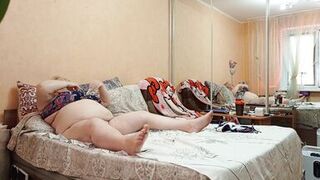 Mother-in-law masturbates her meaty pussy in the evenings and rubs her big tits