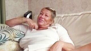 I jerk off to my stepmom who watches movies without panties