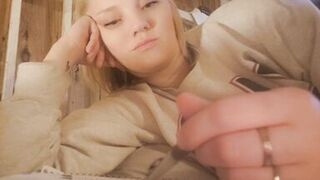 Vea Chevelle tries inflatable dildo