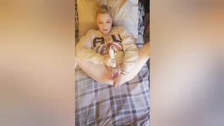 Vea Chevelle tries inflatable dildo