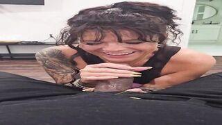 HOLLEE HUNTRESS DINES ON MAJIC