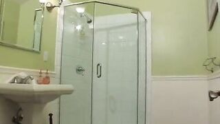 Blonde MILF spreads lotion on chick fresh out of the shower - 3 image