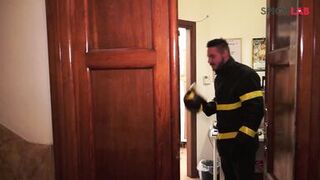 The firefighter Julius opens the door and the pussy of the eager Luna Dark, big boobs and deep throat