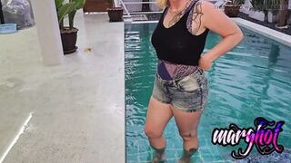 Cuckold Husband Offers His Wife's Ass in Thailand