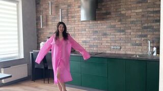 TRYING ON CLOTHES . SEXUAL MILF.