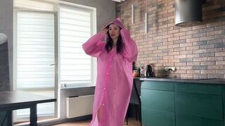 TRYING ON CLOTHES . SEXUAL MILF.