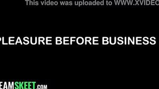 Stepmom Bambi Blitz gives Austin Pierce a steamy cumshot and facial in coffee shop - 9 image