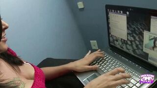 Vanessa Naughty & Will Powers deepthroat & take cum in mouth on the net - 4 image