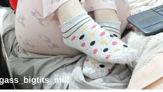 Watch BBW bigass_bigtits_milf's steamy solo foot fetish video with her bigass and feet
