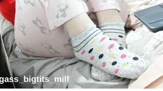 Watch BBW bigass_bigtits_milf's steamy solo foot fetish video with her bigass and feet - 12 image