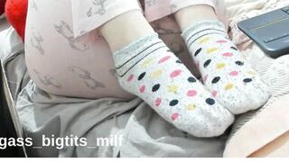 Watch BBW bigass_bigtits_milf's steamy solo foot fetish video with her bigass and feet