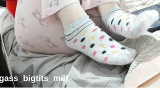 Watch BBW bigass_bigtits_milf's steamy solo foot fetish video with her bigass and feet - 6 image