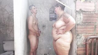 Magoculionero1 & Paolitasexy go wild with deepthroating & riding in shower - 1 image