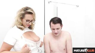 Kathy Deep & Sam Bourne take turns riding and deepthroating in wild doggystyle sex frenzy! - 3 image
