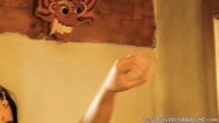 Watch India's steamy solo dance with her erotic moves - 2 image